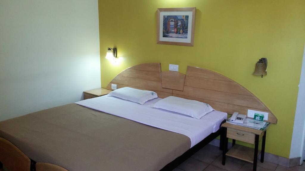 Tom'S Hotel Bangalore Zimmer foto